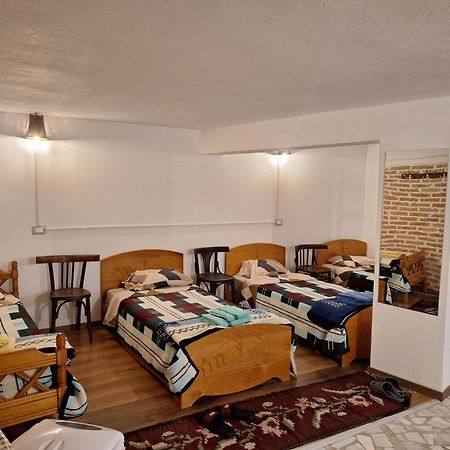 At Pikotiko'S - Korca City Rooms For Rent Eksteriør bilde