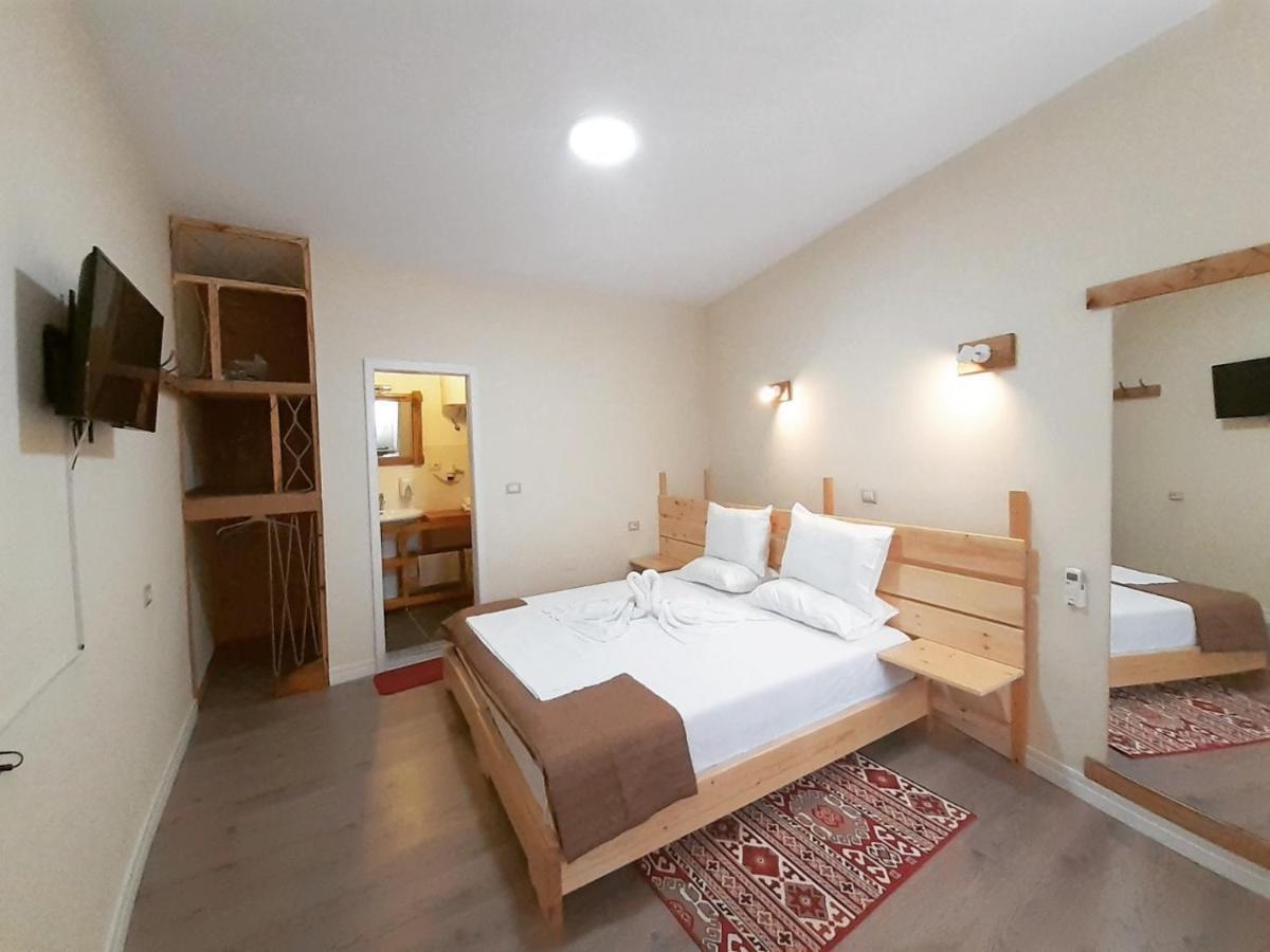 At Pikotiko'S - Korca City Rooms For Rent Eksteriør bilde