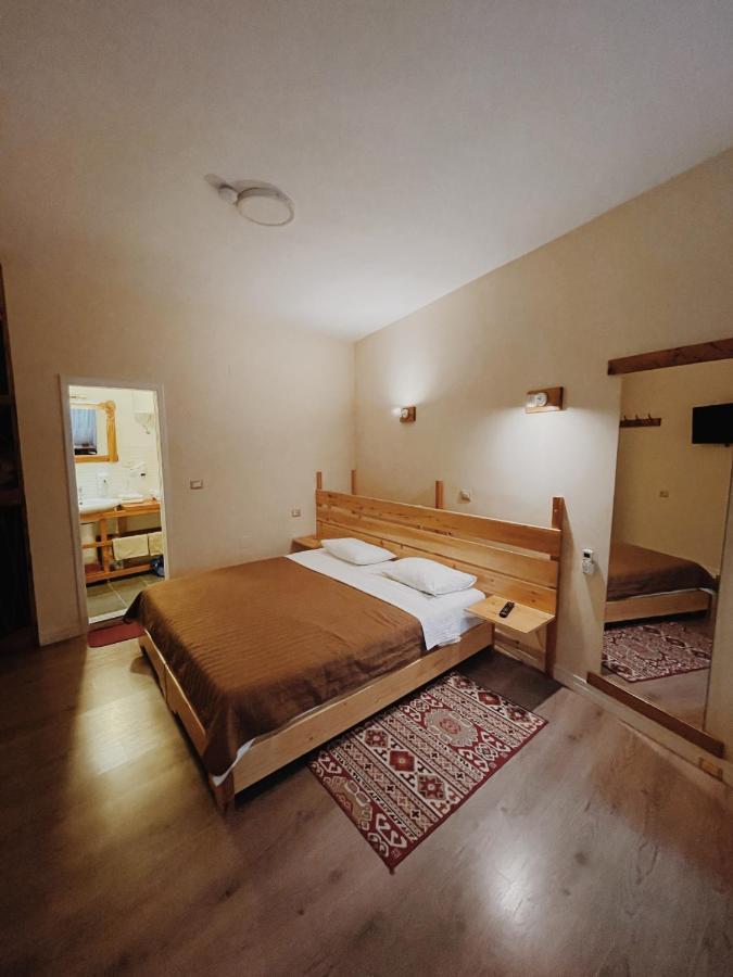 At Pikotiko'S - Korca City Rooms For Rent Eksteriør bilde