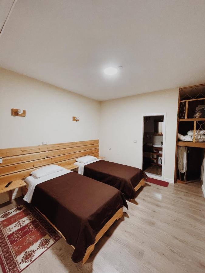 At Pikotiko'S - Korca City Rooms For Rent Eksteriør bilde