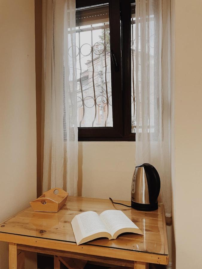 At Pikotiko'S - Korca City Rooms For Rent Eksteriør bilde