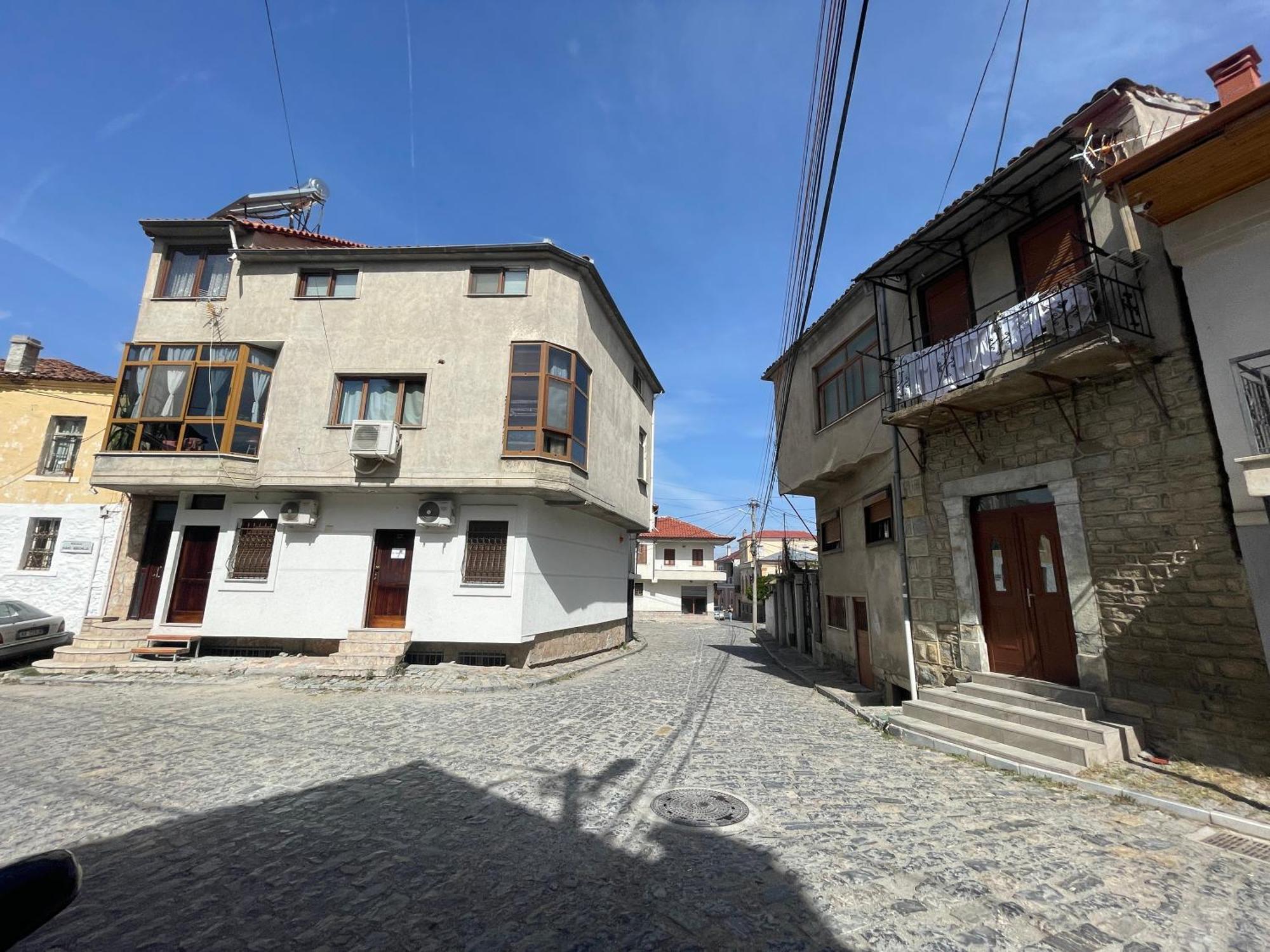 At Pikotiko'S - Korca City Rooms For Rent Eksteriør bilde