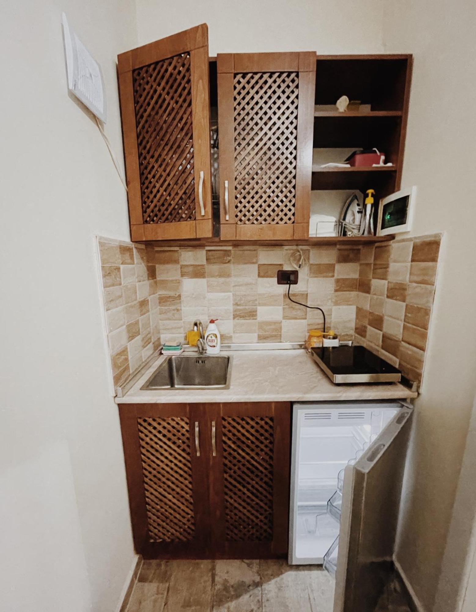 At Pikotiko'S - Korca City Rooms For Rent Eksteriør bilde