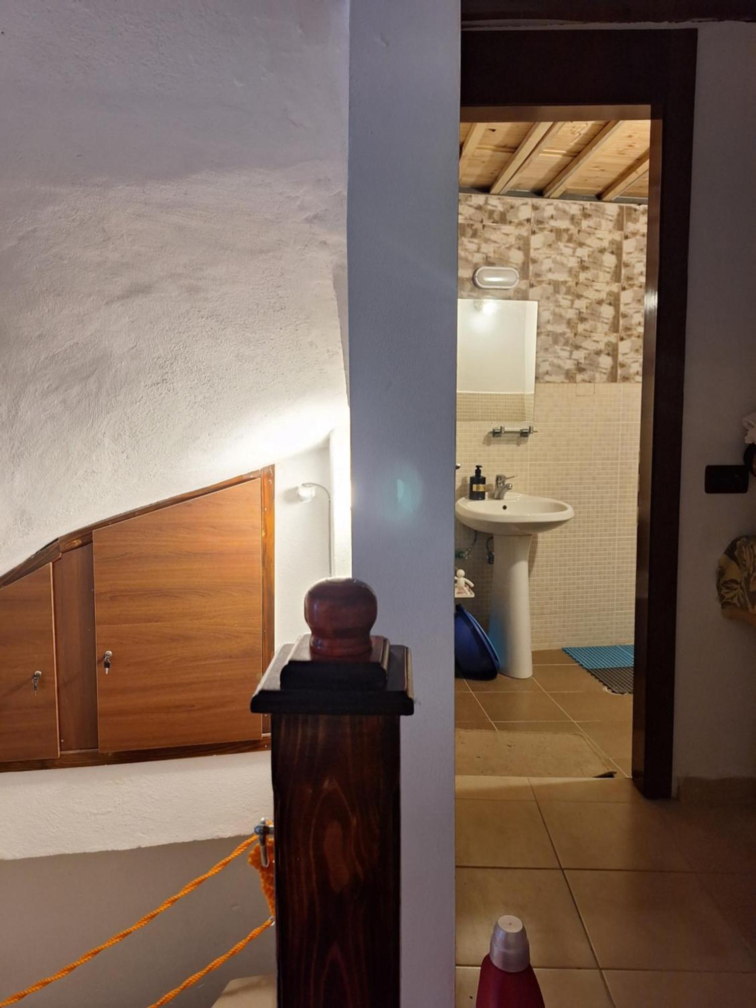 At Pikotiko'S - Korca City Rooms For Rent Eksteriør bilde