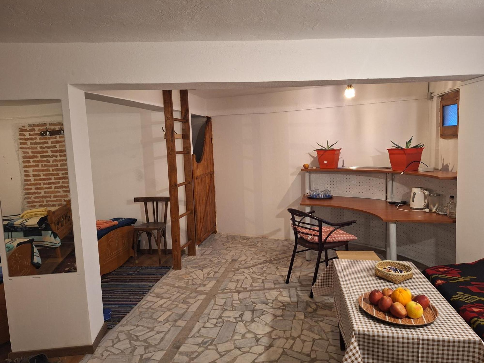 At Pikotiko'S - Korca City Rooms For Rent Eksteriør bilde