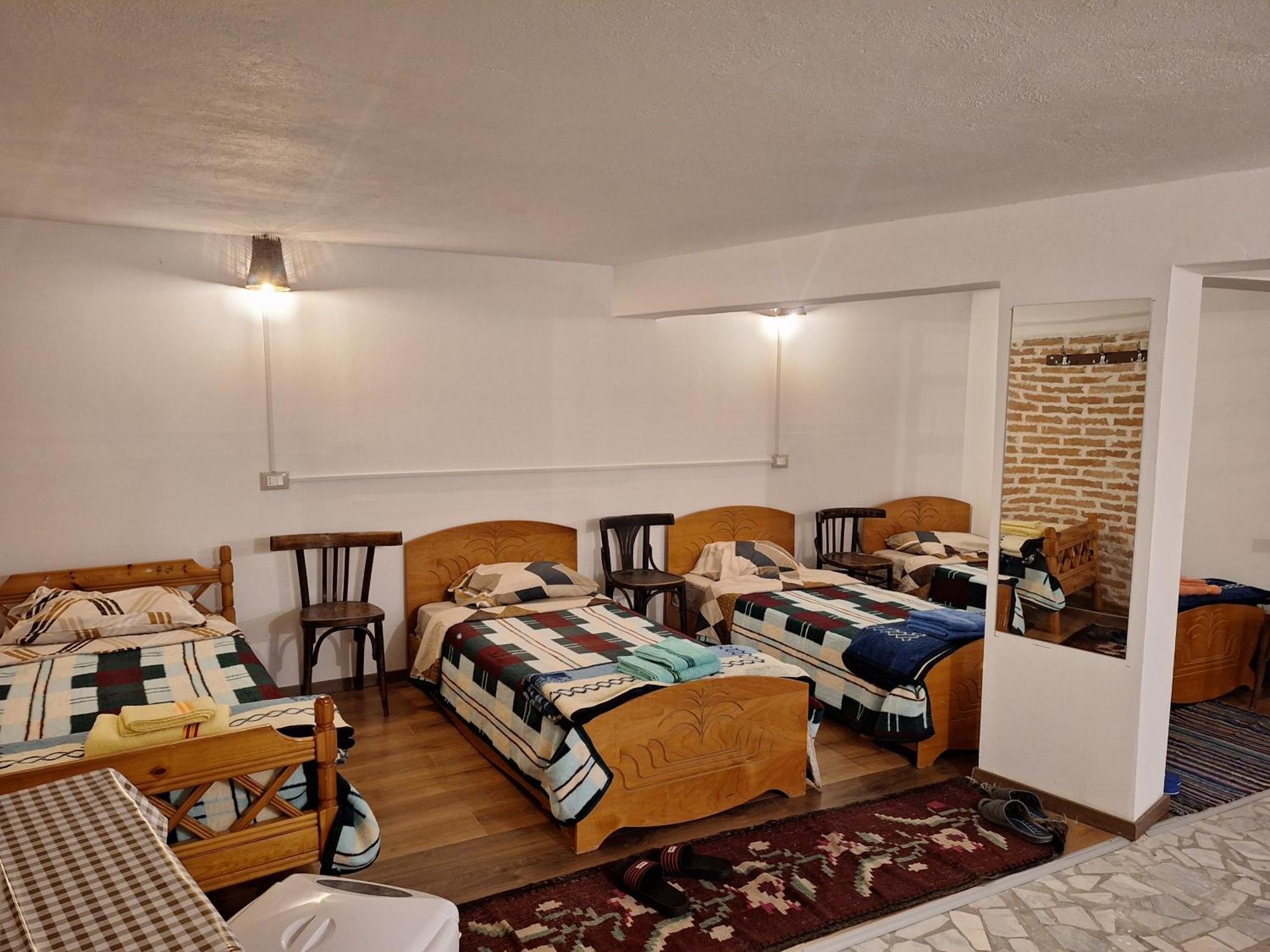 At Pikotiko'S - Korca City Rooms For Rent Eksteriør bilde